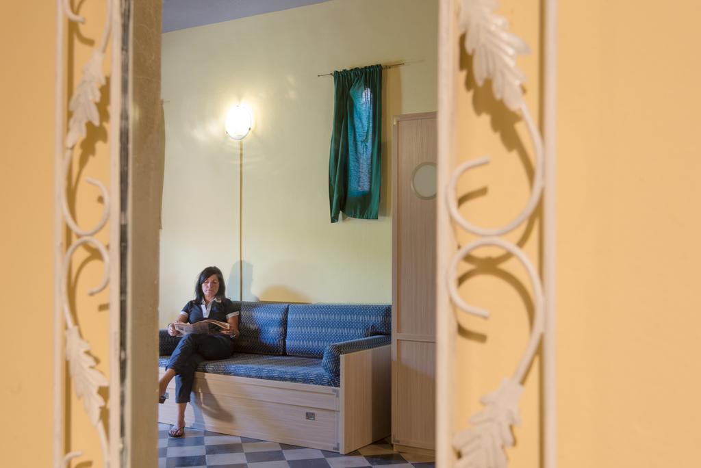 מרינה די קסטנייטו קרדוצ'י Villa Emilia מראה חיצוני תמונה