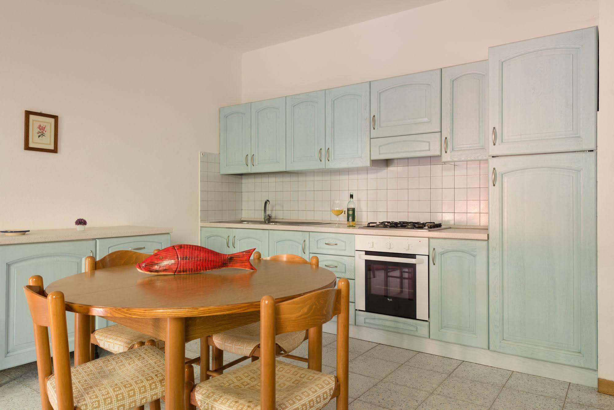 מרינה די קסטנייטו קרדוצ'י Villa Emilia מראה חיצוני תמונה