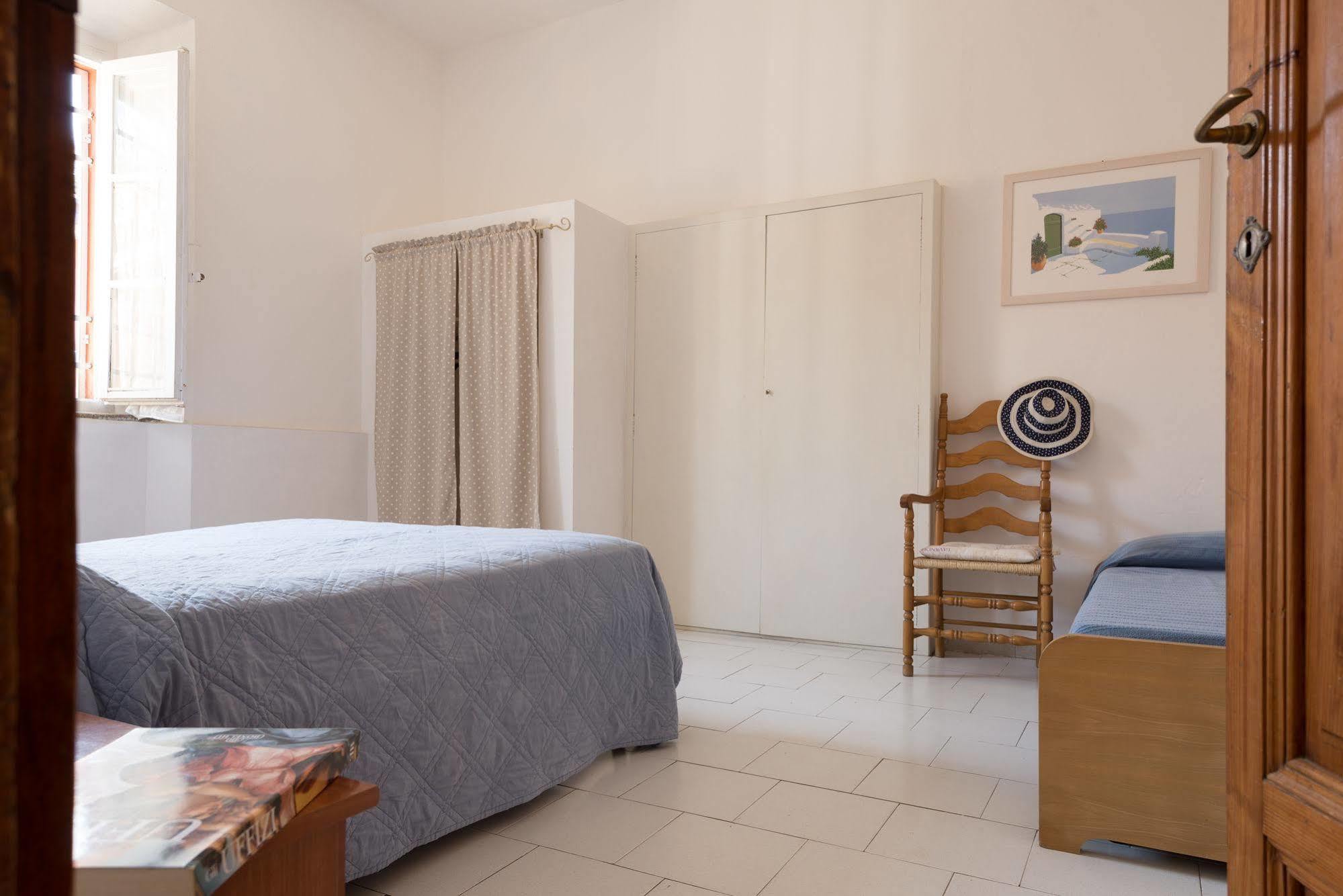 מרינה די קסטנייטו קרדוצ'י Villa Emilia מראה חיצוני תמונה