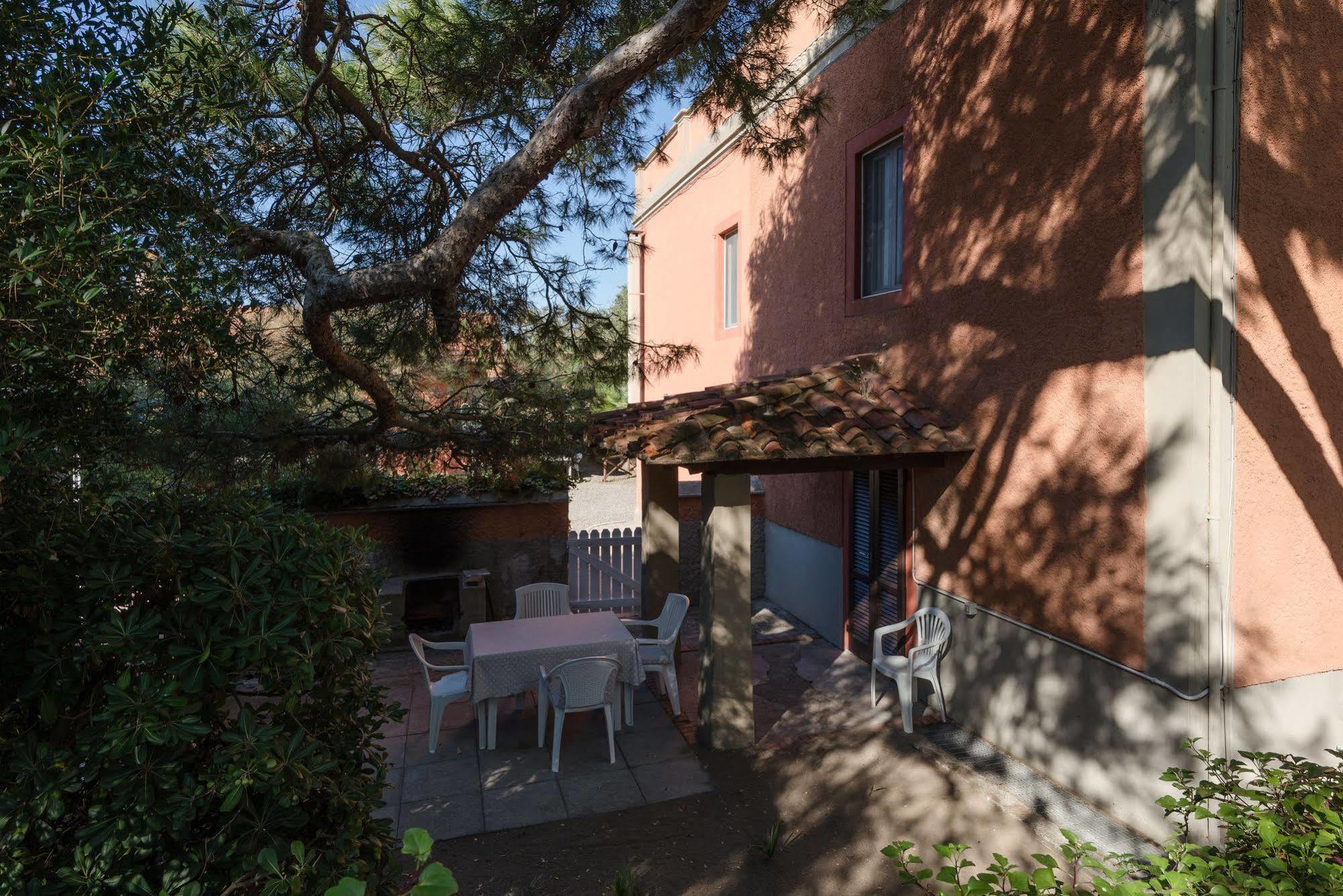 מרינה די קסטנייטו קרדוצ'י Villa Emilia מראה חיצוני תמונה