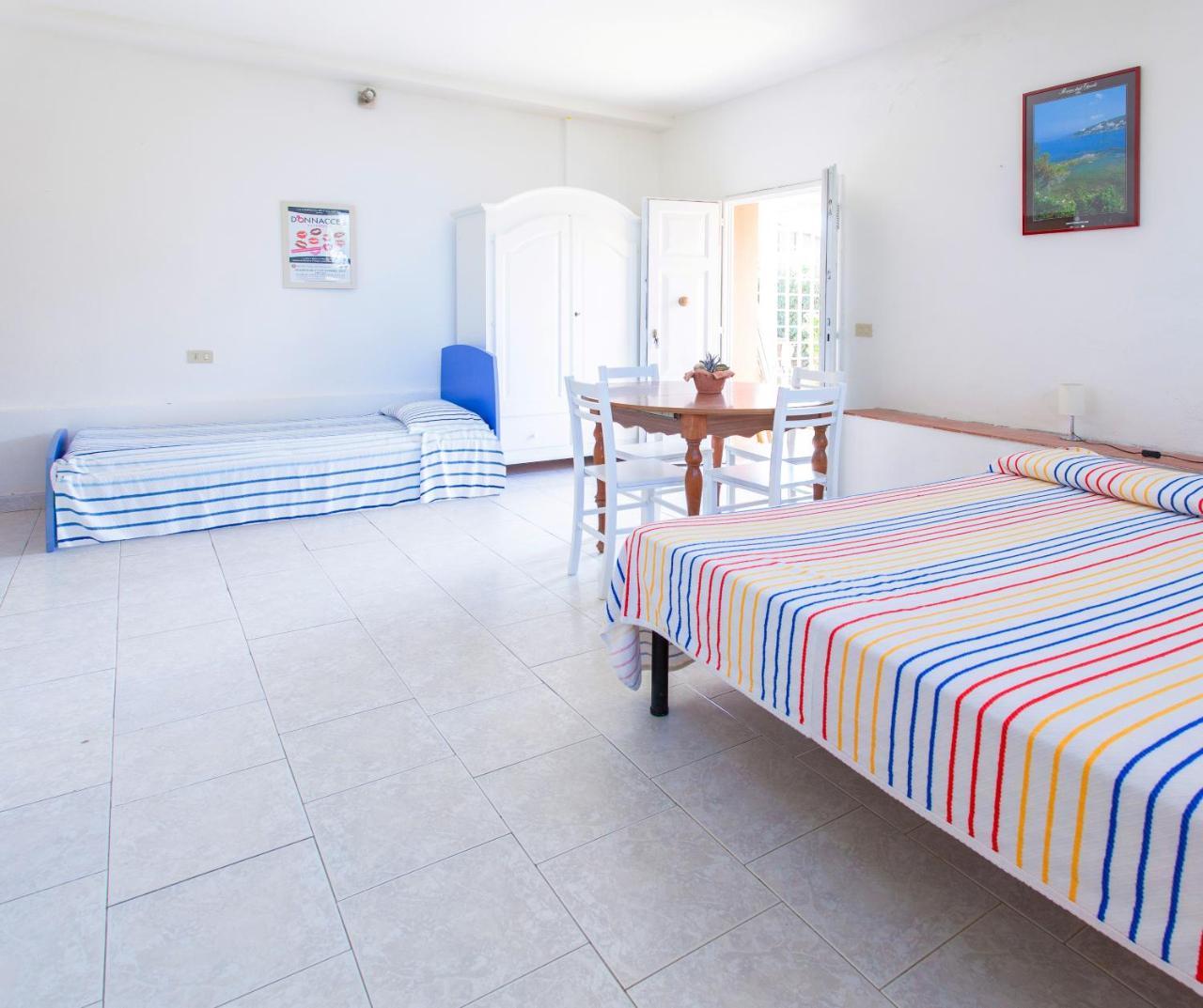 מרינה די קסטנייטו קרדוצ'י Villa Emilia מראה חיצוני תמונה