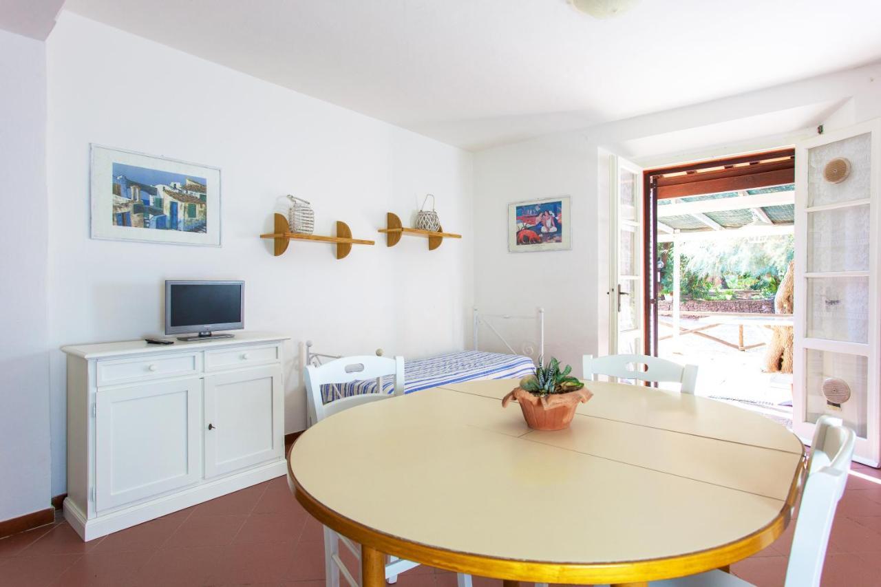 מרינה די קסטנייטו קרדוצ'י Villa Emilia מראה חיצוני תמונה