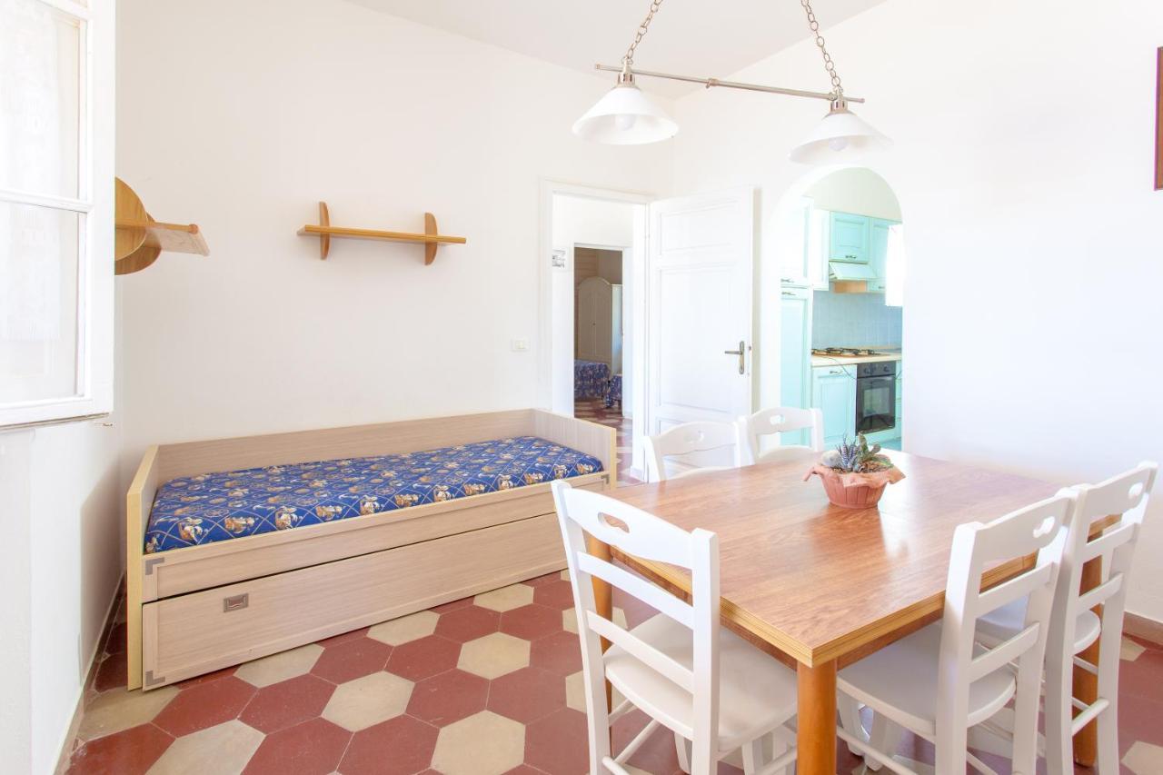 מרינה די קסטנייטו קרדוצ'י Villa Emilia מראה חיצוני תמונה